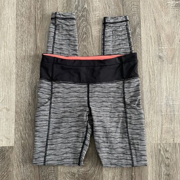 Lululemon Speed Tight II Textured Wave Black Silver Spoon / Black - Size: 6 - Picture 5 of 13